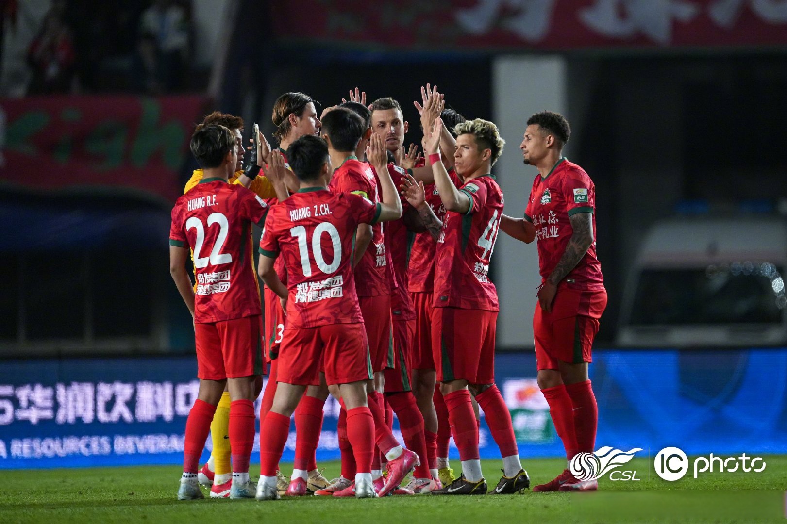 LOL官网-葡超赛程吃紧,费城76人集结日篮板制胜,引发热议,团队化学反应显著