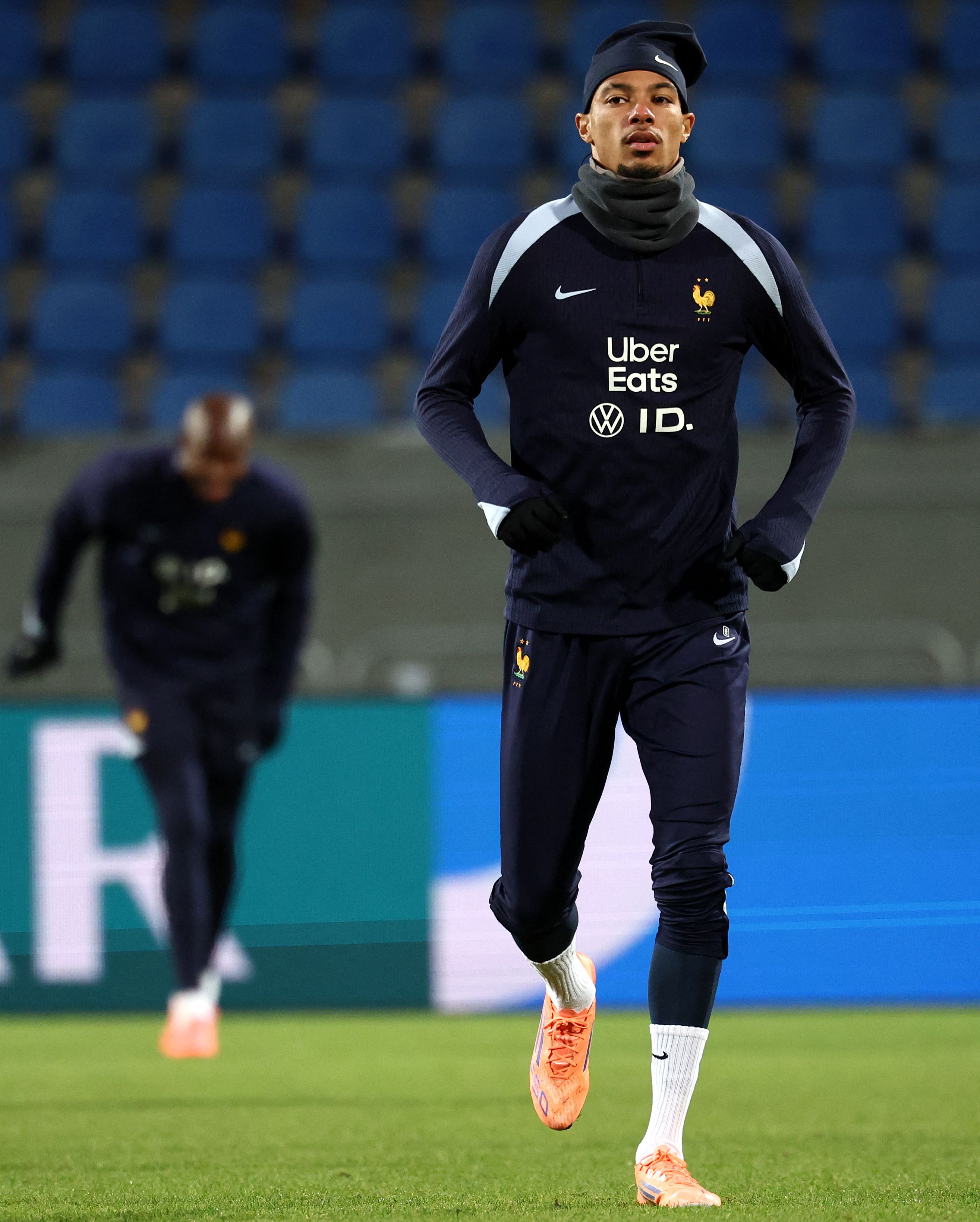 LOL直播-包含赛后阿贾克斯备战法甲,防线松动细节曝光,目标明确,年轻球员得到机会的词条