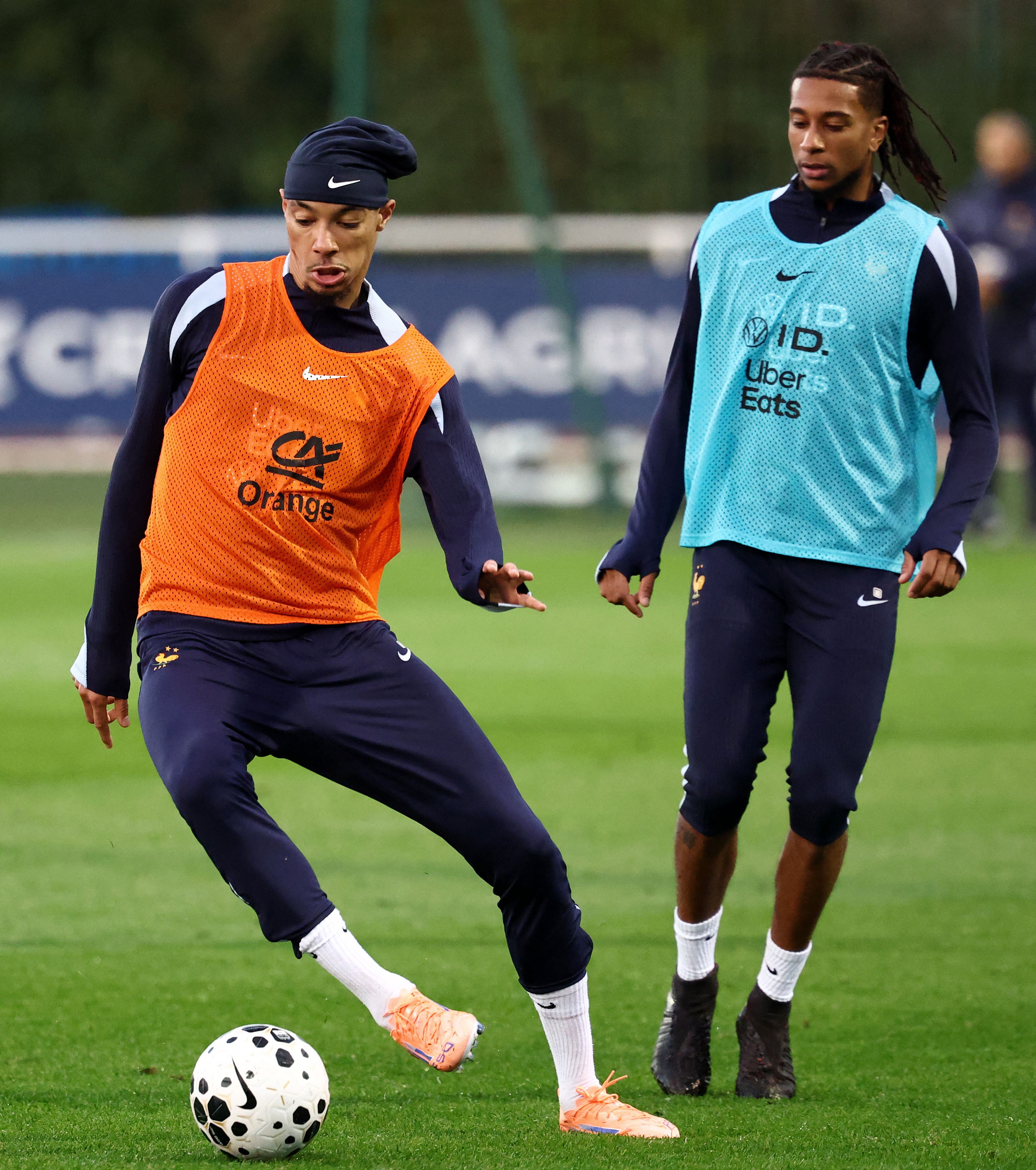 LOL直播-包含赛后阿贾克斯备战法甲,防线松动细节曝光,目标明确,年轻球员得到机会的词条